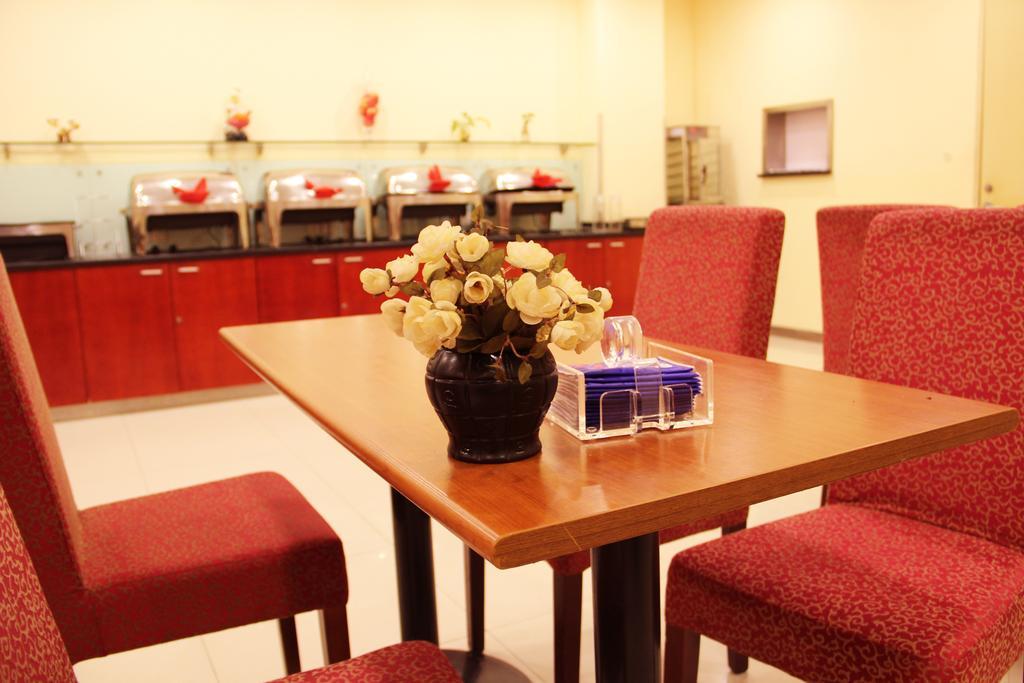 Hanting Express Kunming Stadium Branch Buitenkant foto
